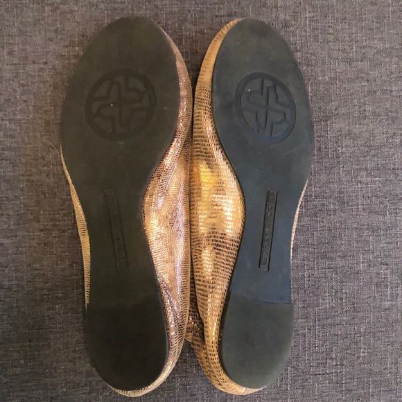 Gold flats - Picture 2 of 3